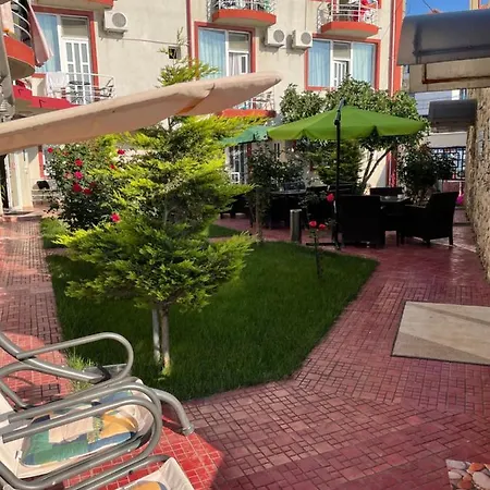 Julia Hotel