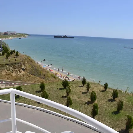 Julia Отель Костинешти